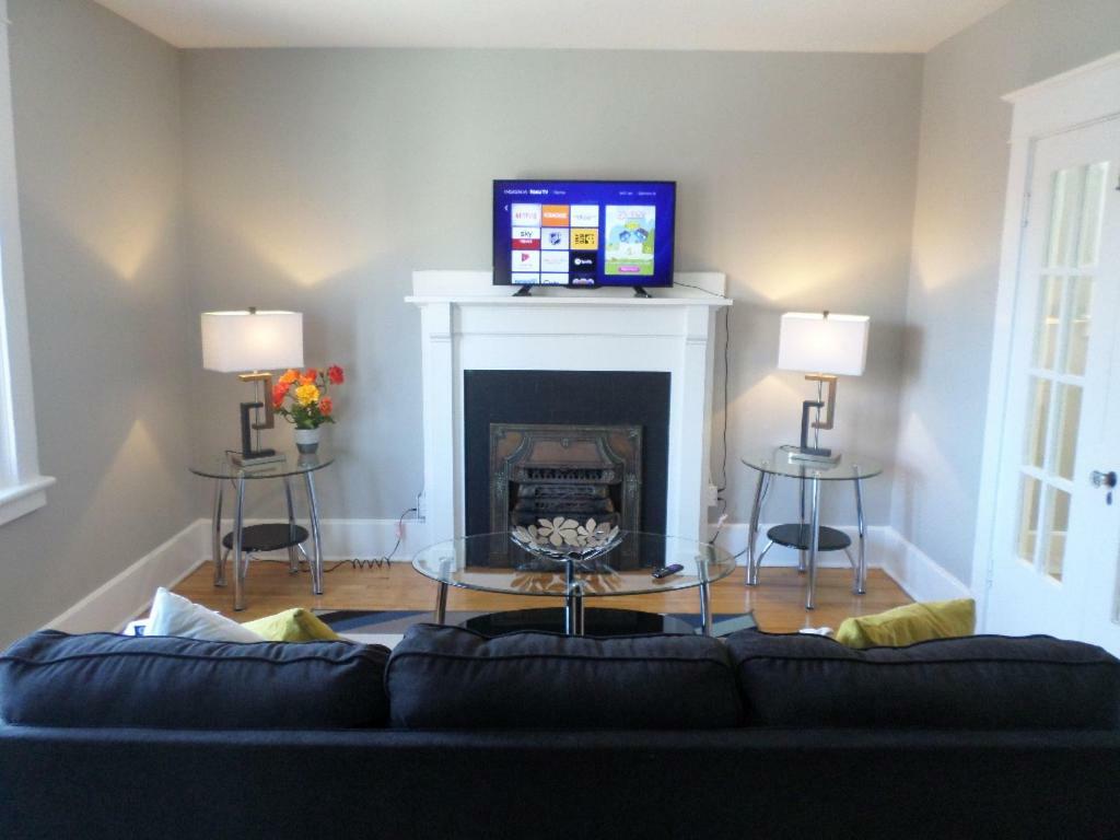 Bright, Clean, Private. In The Heart Of Downtown! Parking, Wi-Fi And Netflix Included Leilighet Ottawa Eksteriør bilde