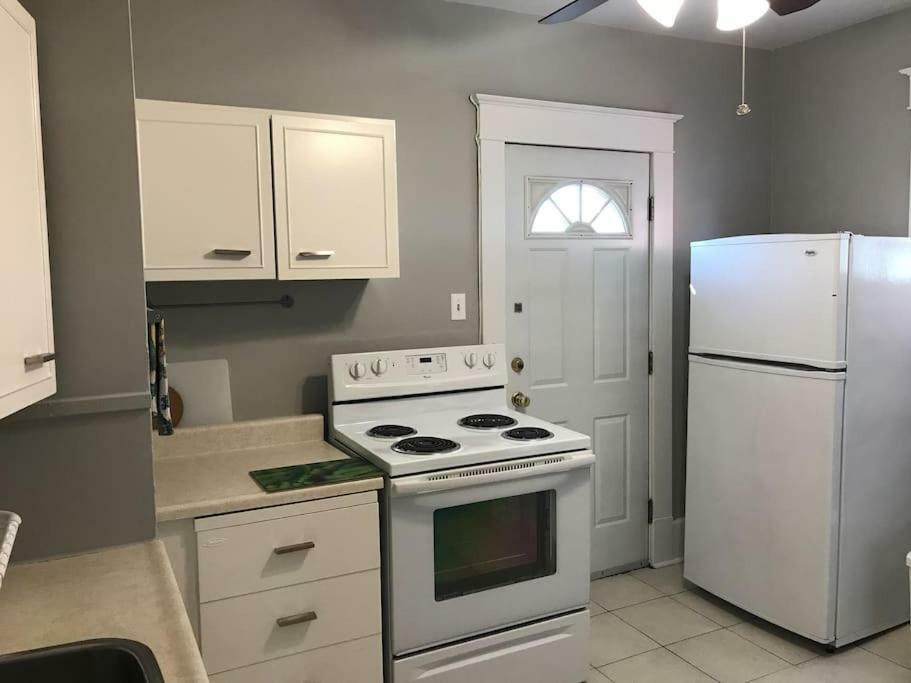 Bright, Clean, Private. In The Heart Of Downtown! Parking, Wi-Fi And Netflix Included Leilighet Ottawa Eksteriør bilde