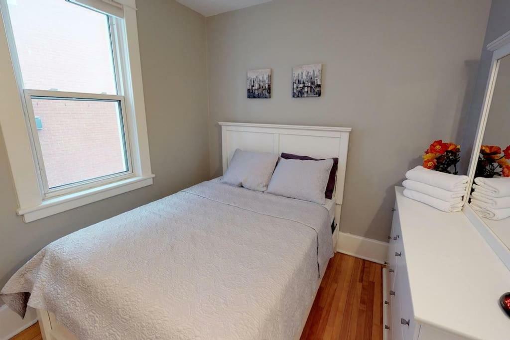 Bright, Clean, Private. In The Heart Of Downtown! Parking, Wi-Fi And Netflix Included Leilighet Ottawa Eksteriør bilde