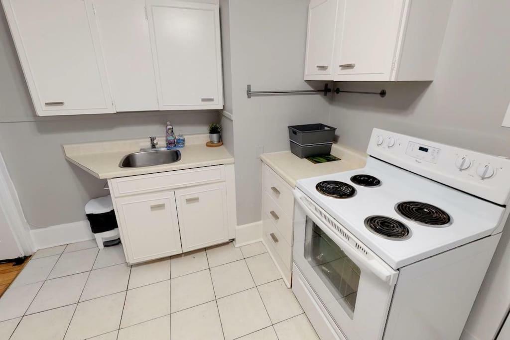 Bright, Clean, Private. In The Heart Of Downtown! Parking, Wi-Fi And Netflix Included Leilighet Ottawa Eksteriør bilde